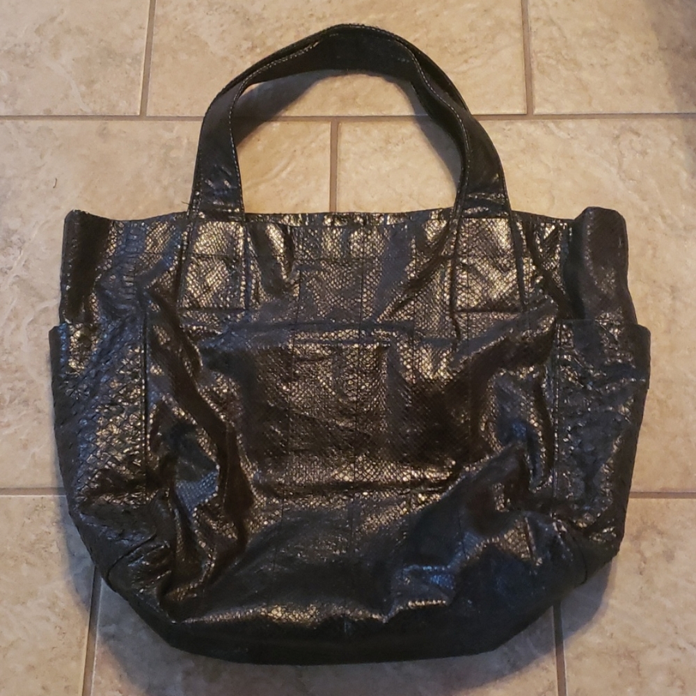 Beirn Resort Tote Black Snakeskin Woven Pockets